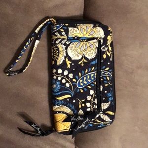 Vera Bradley Zip around wallet. Good condition